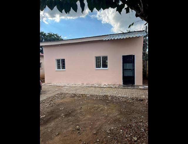 2 BEDROOM PROPERTY TO RENT IN GOLF VIEW